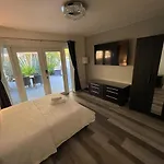 Cozy Mia Airport Pool Home