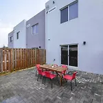 Amazing Townhouse 15 Minutes From The Beach