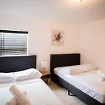 3 Bedroom Miami Home 15 Minutes To The Beach