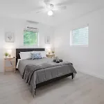 Beautiful Apt 2/2 Near The Beach