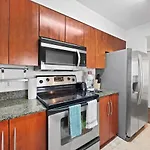 Private Unit Miami With Amenities And Parking