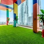 Top Miami Complex Full Amenities & Entertainment!