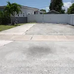 Sunny Miami Retreat, 4Br House With Private Pool, Family Friendly, Min From Airport & Beaches