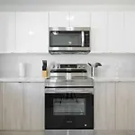Stunning 3-Bedroom Duplex With Free Parking