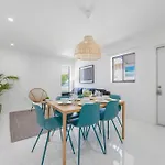 Stunning 3-Bedroom Duplex With Free Parking