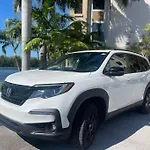 Bungalow King N Queen Bed 5M Wynwood Kitchen