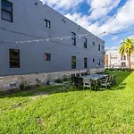 Charming Apartment: Comfort Awaits