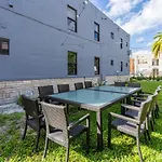 Charming Apartment: Comfort Awaits