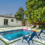 New Miami Home, Pool Near Airport And Beaches, King Bed