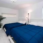 Exquisite Luxe 3 Bed Home With Hot Tub!
