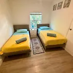 Nice 2 Twin Bedroom - Best Central Location In Miami - Luggage Storage, Parking And Laundry For Free!!!!