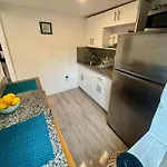 Nice 2 Twin Bedroom - Best Central Location In Miami - Luggage Storage, Parking And Laundry For Free!!!!