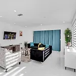 Modern Home, Heated Pool Hot-Tub, 12Min To Ocean