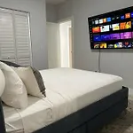 Cozy 4Bed Home In Calle 8