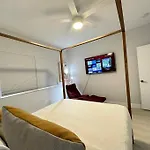 Cozy 4Bed Home In Calle 8