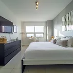 Palm Place Heart Of Miami With Parking Pool And Gym