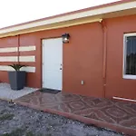 Miami Retreat : 1Br Haven