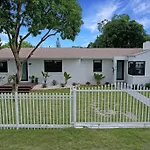 Miami Home 3 Bed 2 Bath Near Beach