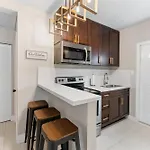Cozy 2 Bedroom Home W/Gated Parking, Patio & W/D