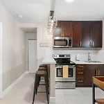 Cozy 2 Bedroom Home W/Gated Parking, Patio & W/D