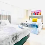Art House King Bed Rooftop Pool