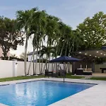 Miami Getaway Heated Pool Villa With Mini Golf & Bbq