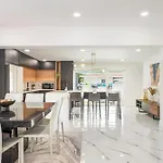 6Br Ultimate Retreat Pool, Sports Court & Bbq L10