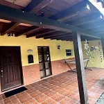 Adorable 2-Bedroom House With Free Parking