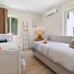 Enchanting Cozy Apartment 10 Min Away From Airport, Calle 8, Brickell, Coral Gables, The Beach And More!
