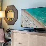 Lovely Deluxe Unit Located At Ritz Carlton - Key Biscayne!