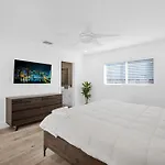 Villa Capri Aventura 4 Bed