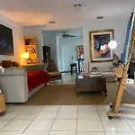 Miami Cheerful 4 Bedroom Home With Free Parking
