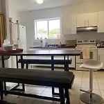 Miami Cheerful 4 Bedroom Home With Free Parking