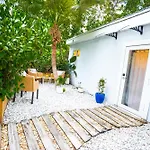 Cozy Tiny Home - Hidden Gem!