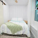 Cozy Tiny Home - Hidden Gem!