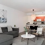 Stunning 1/1 Condo @Brickell Free Parking/Pool