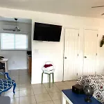 Cozy Studio Near Coconut Grove - 7C