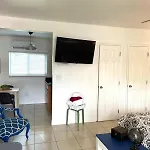 Cozy Studio Near Coconut Grove - 7C