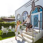 Vive Zen Queen Room