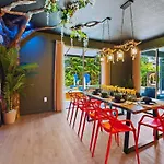 Avatar Luxe Villa 5Br W Cinema, Pool, Game Room & Bbq