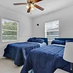 Brickell Marvellous Stunning House 12 People