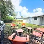 Modern Miami Family Cottage Beach 15 Min
