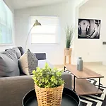 Modern Miami Family Cottage Beach 15 Min