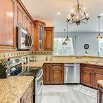 Home With Patio Near Zoo Miami And Black Creek Canal!