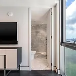Exquisite Luxury Condo With Panoramic Views In Miami