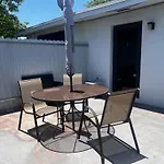 Spacious Private Room Close To Miami Attractions