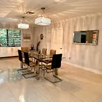 Modern Miami Oversized 3 Bedroom In Central Location