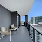 Luxury Apartment 3 Bedrooms Pool Gym Views & More