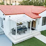 Luxury Retreat 3B ,2Ba Pool , Coral Gables Center