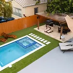 Luxury Retreat 3B ,2Ba Pool , Coral Gables Center